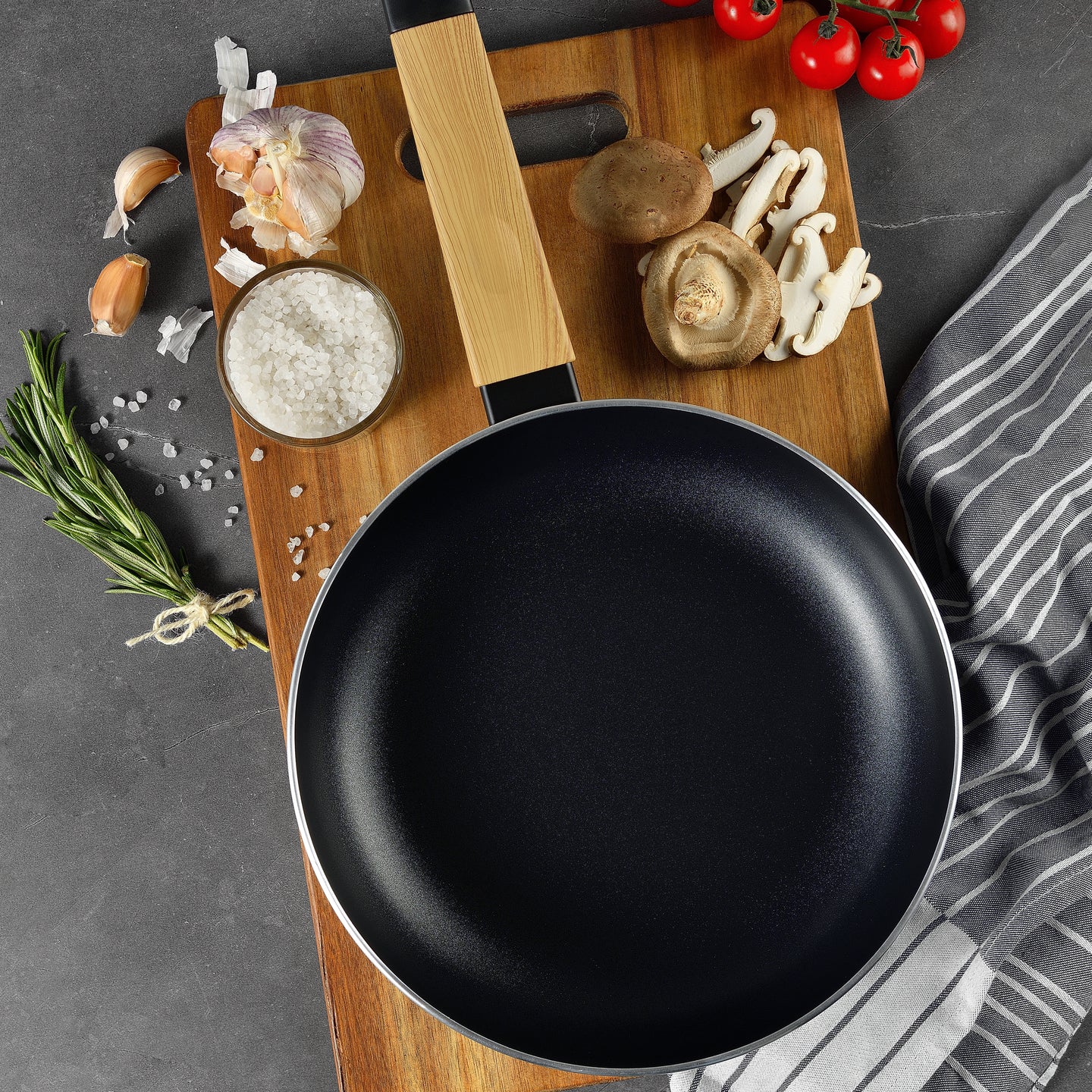 Batería de cocina Bergner Aluminio prensado 5 piezas - Earth Black (4)